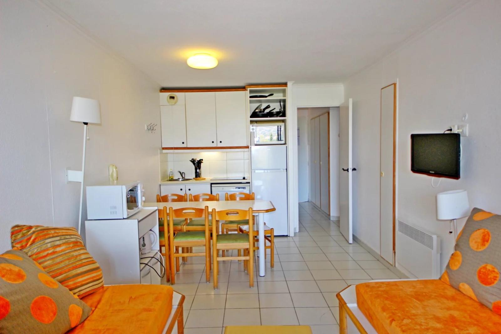 AGAY CAP ESTEREL LE HAMEAU 3 PIECES PREMIER ETAGE. ACCES FACILE. PARKING