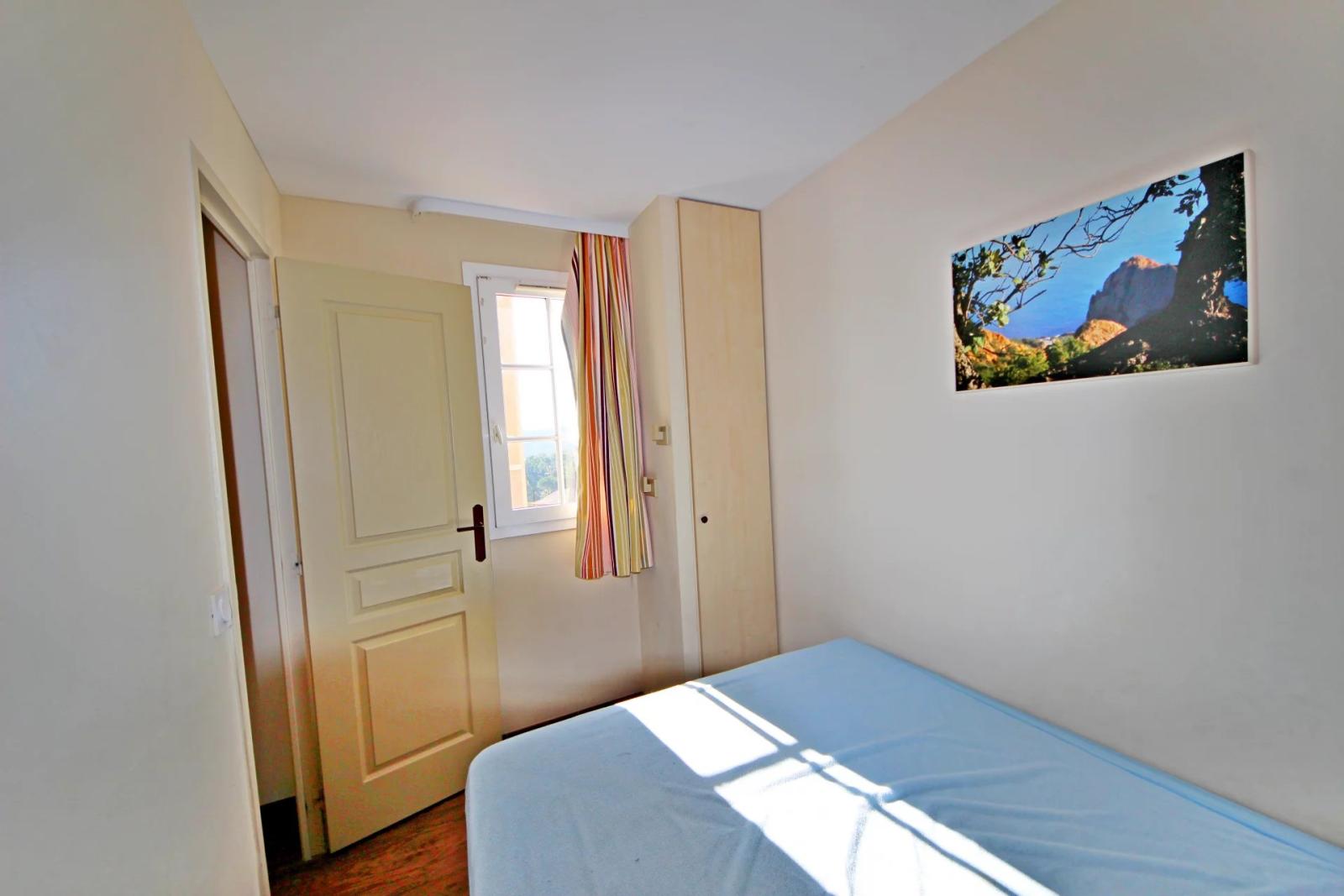 SOUS OFFRE AGAY CAP ESTEREL LE VILLAGE 2 PIECES PREMIER ETAGE. TERRASSE COUVERTE EN ANGLE