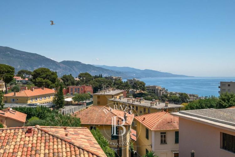ROQUEBRUNE CAP MARTIN - ÉLÉGANTE VILLA CONTEMPORAINE AVEC VUE MER ET PISCINE