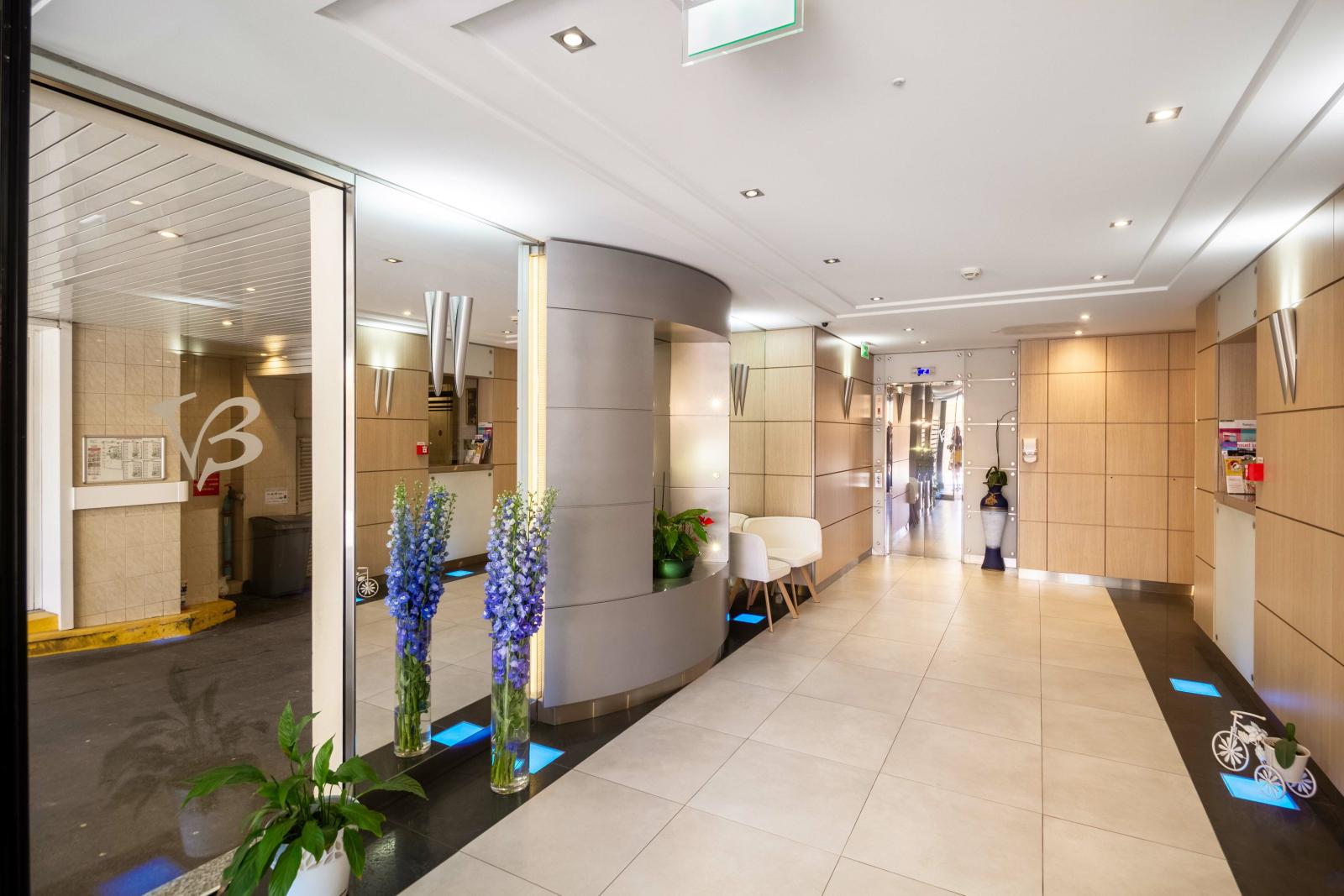 Villa Bianca: Spacieux 3 Pièces à Proximité de Mareterra avec Parking Double & Cave