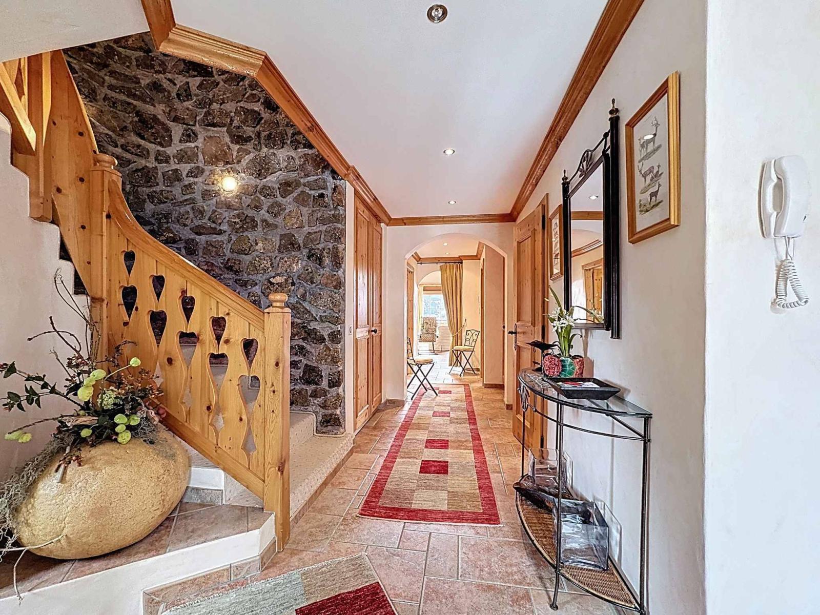 MAGNIFIQUE DUPLEX/ATTIQUE DE 6.5 PIÈCES AU CENTRE AVEC TRÈS BELLE VUE