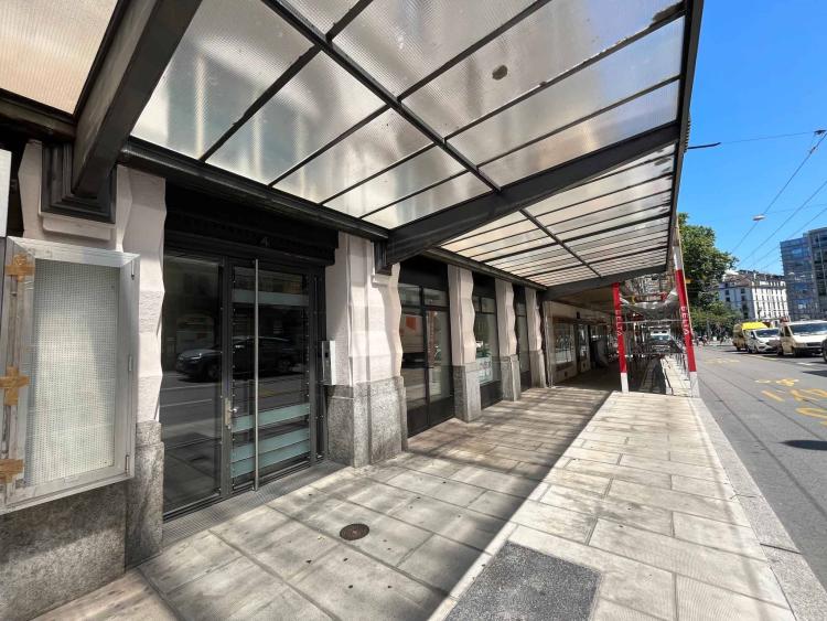 Arcade - Visibilité optimale- proche gare Cornavin