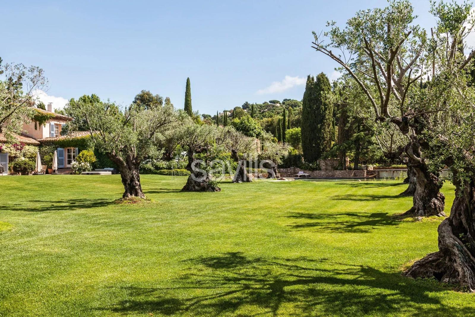 Paisible mas provençal au coeur du Golfe de Saint-Tropez, 5 chambres