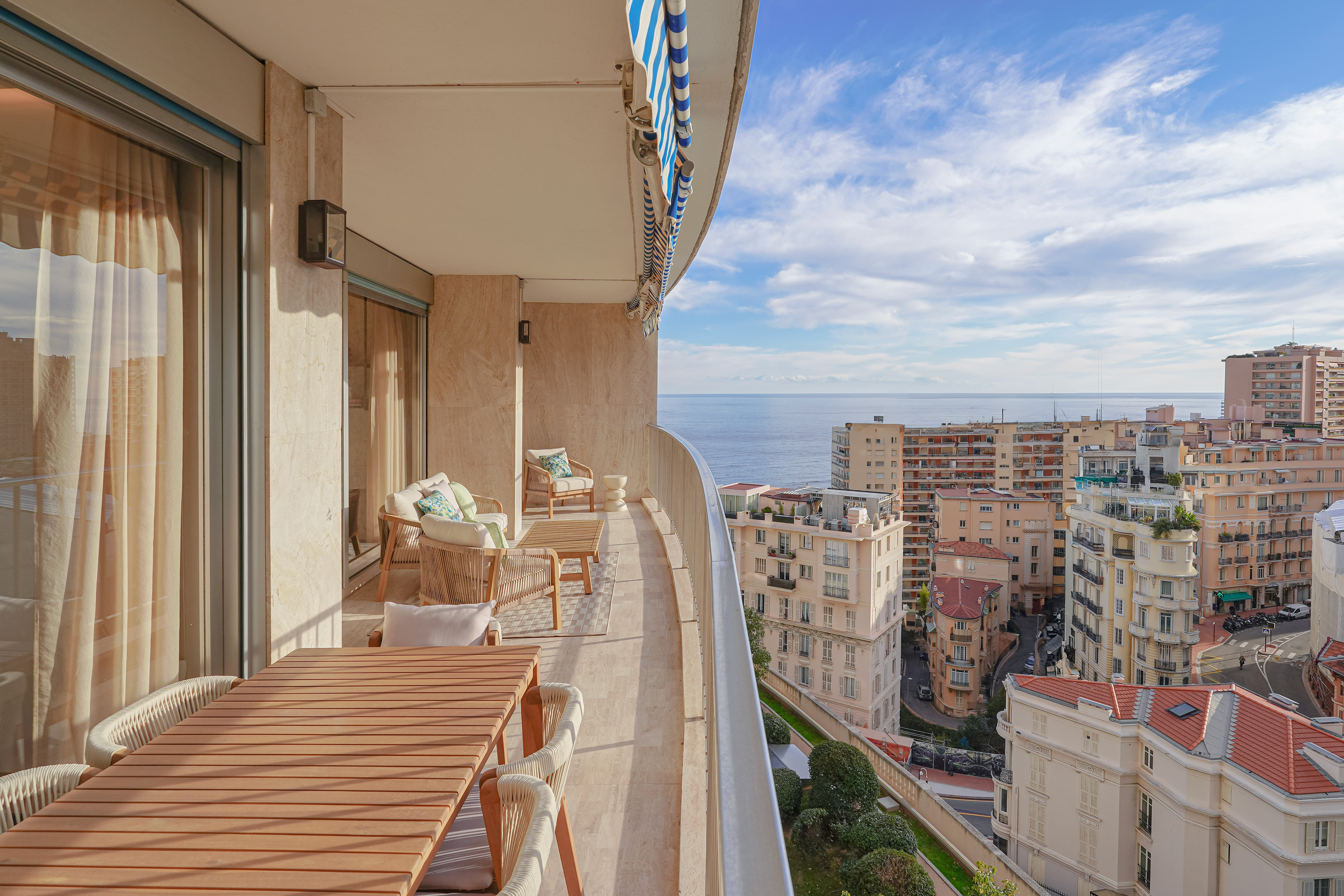 20d85_terrasse-vue-mer-chateau-perigord-barnes-valeri-agency-monaco-1767801914.jpg