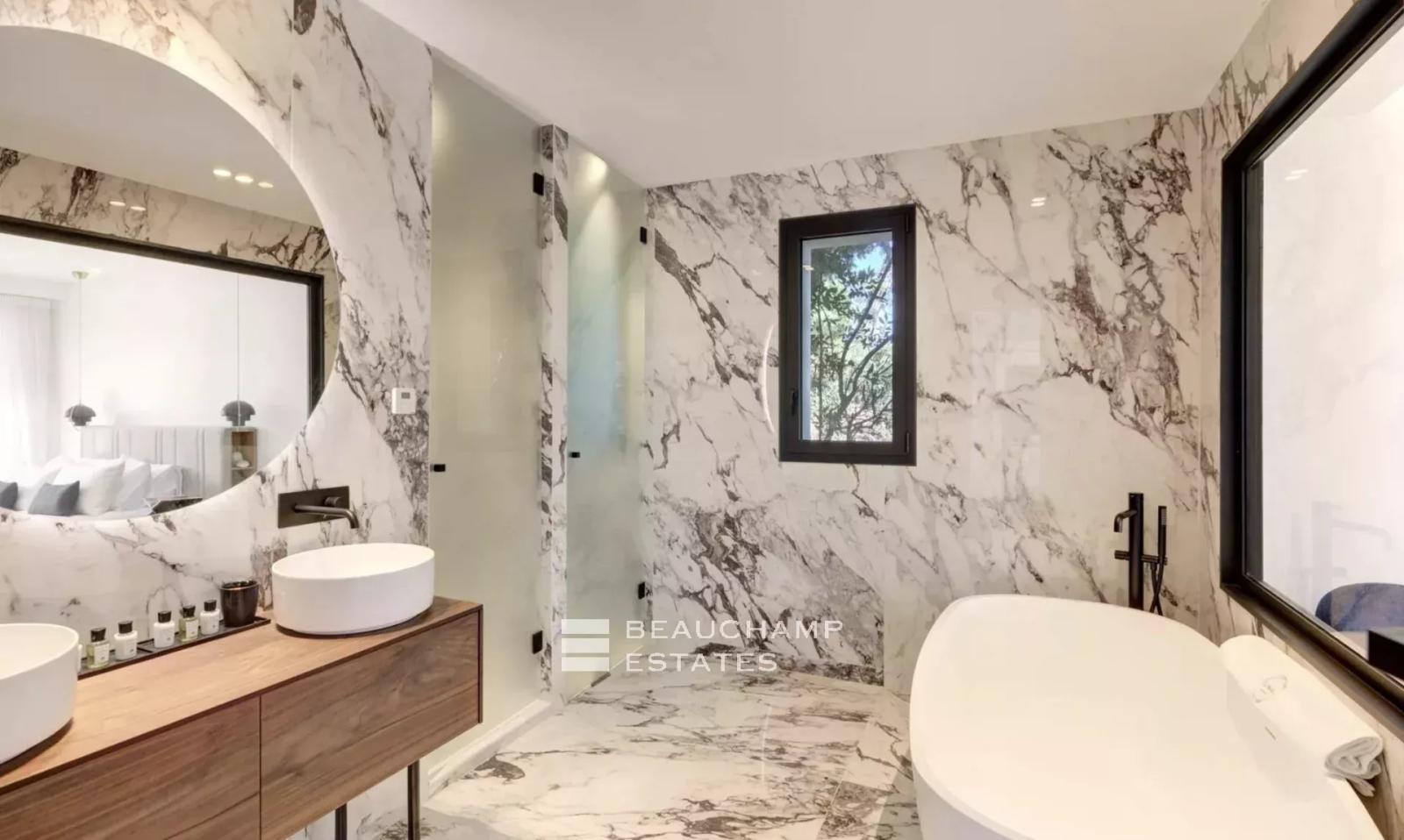 Villa contemporaine 5 chambres avec vue mer et pisicine - Golf Juan