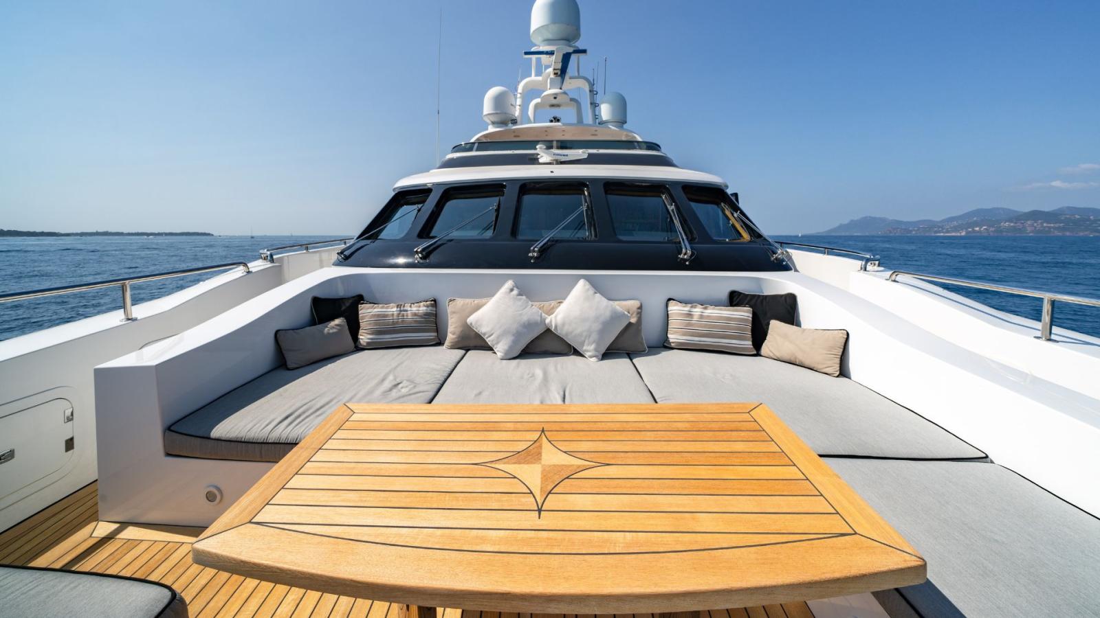21581_sz0q9_luxury_yacht_for_sale.jpg