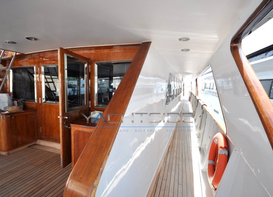 3ba83_vzesu_crn_115_-_motor_yachts_ava_1976_10.jpg