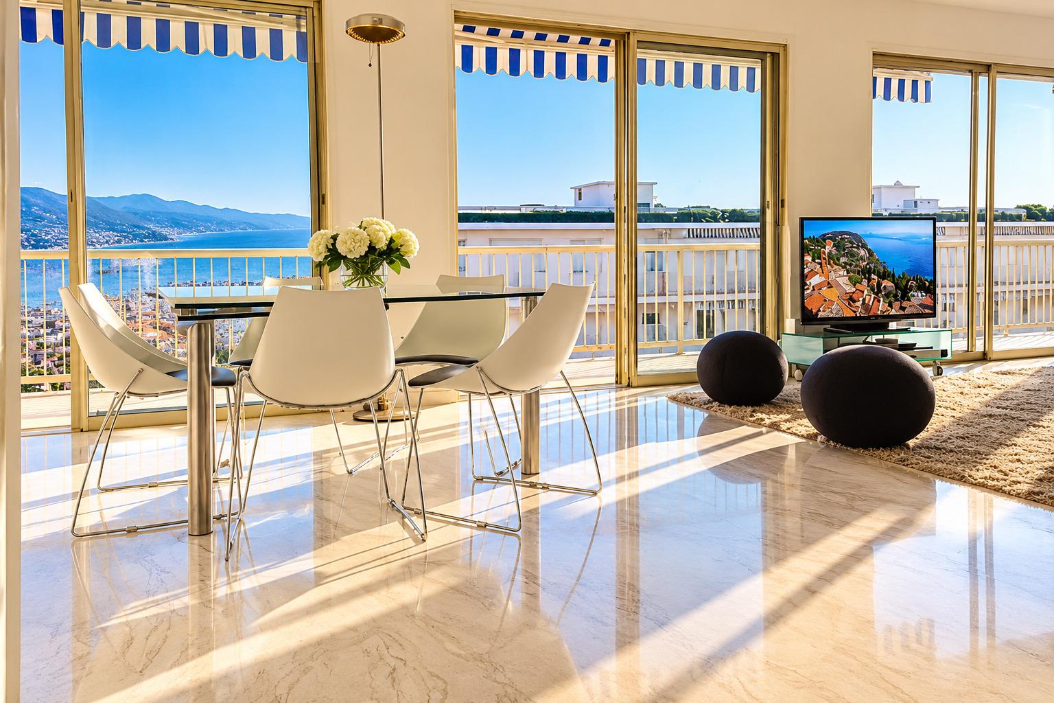 ROQUEBRUNE-CAP-MARTIN – SPACIEUX 4 PIÈCES AVEC PISCINE ET PARKING, PROCHE MONACO