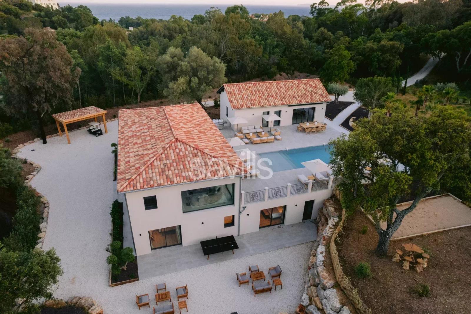 Villa de Prestige avec Piscine & Jardin Privé – À 400 m de la Plage