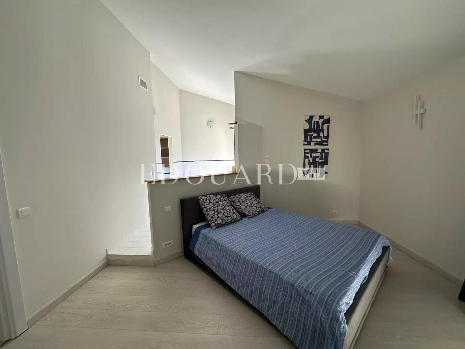 Superbe villa moderne avec belle vue mer et collines, à 10 minutes en voiture de la Principauté de Monaco