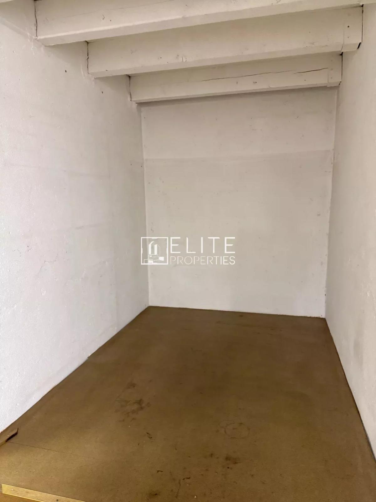 Local commercial de 163 m² avec mezzanine. bureaux et parkings privatifs – Mougins.