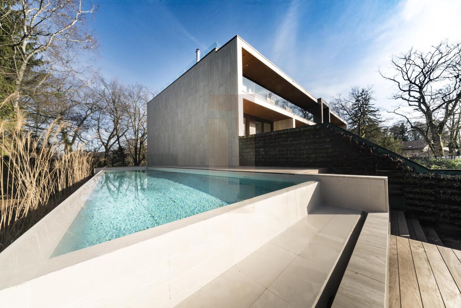 Magnifique appartement duplex en attique avec terrasse