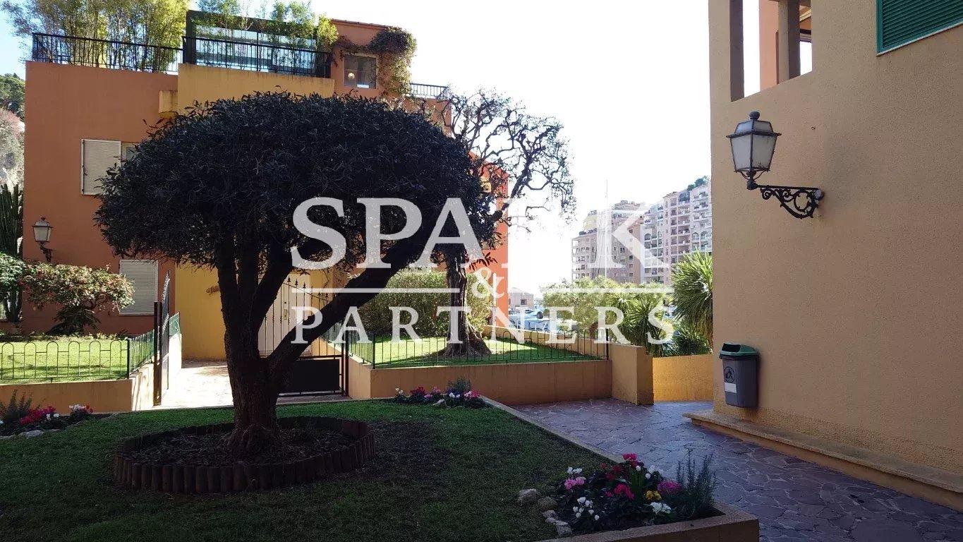 Monaco - Fontvieille - Bureau avec grande vitrine