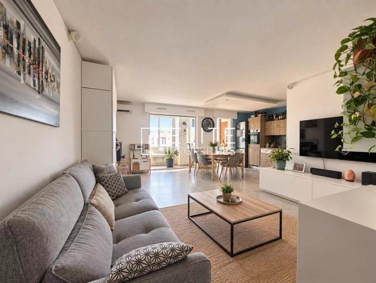 EXCLUSIVITE - LE CANNET – APPARTEMENT LUMINEUX, TRAVERSANT ET AU CALME