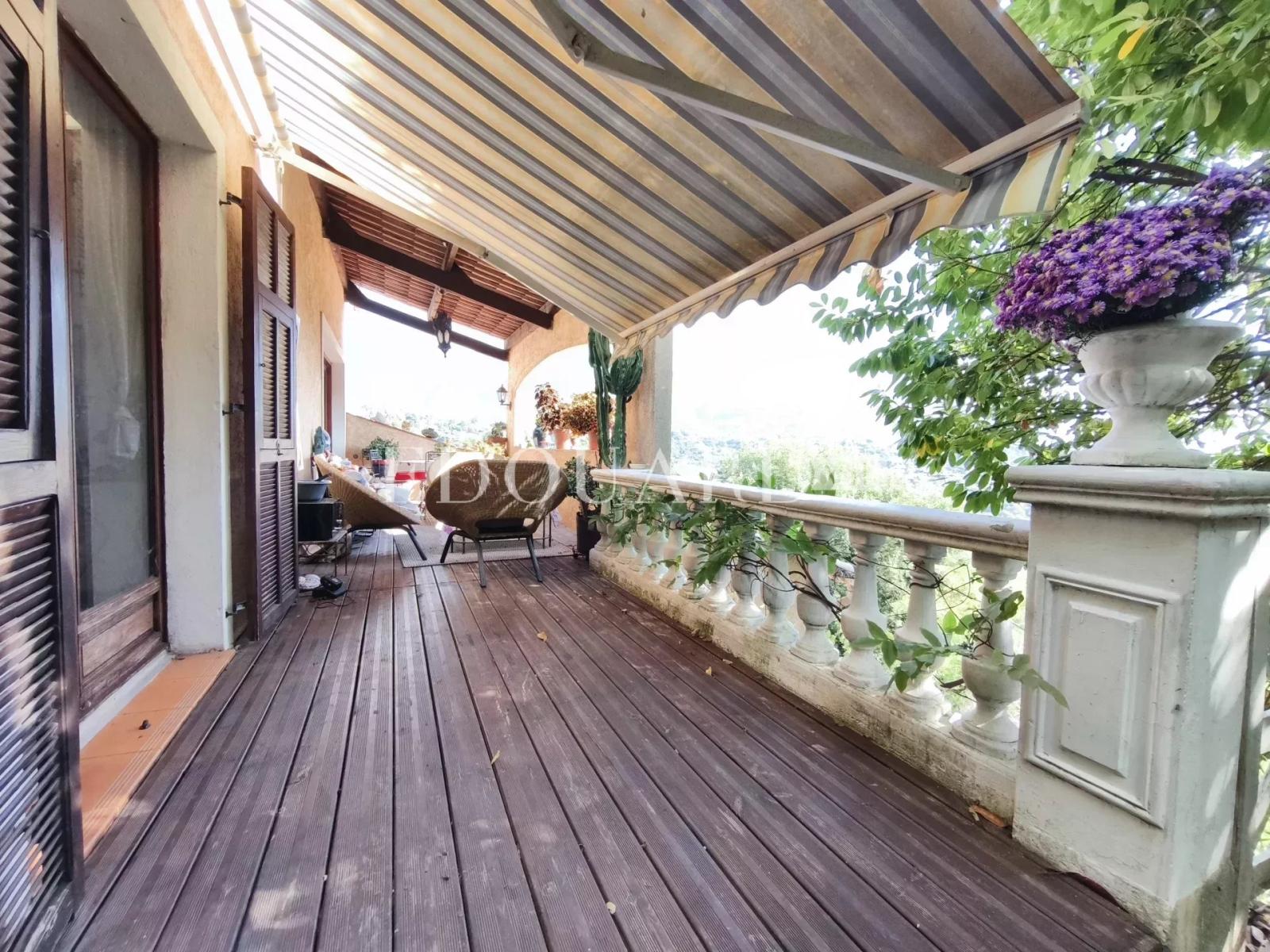 Villa provençale de 350 m² divisée en plusieurs appartements, idéale résidence principale ou investissement locatif