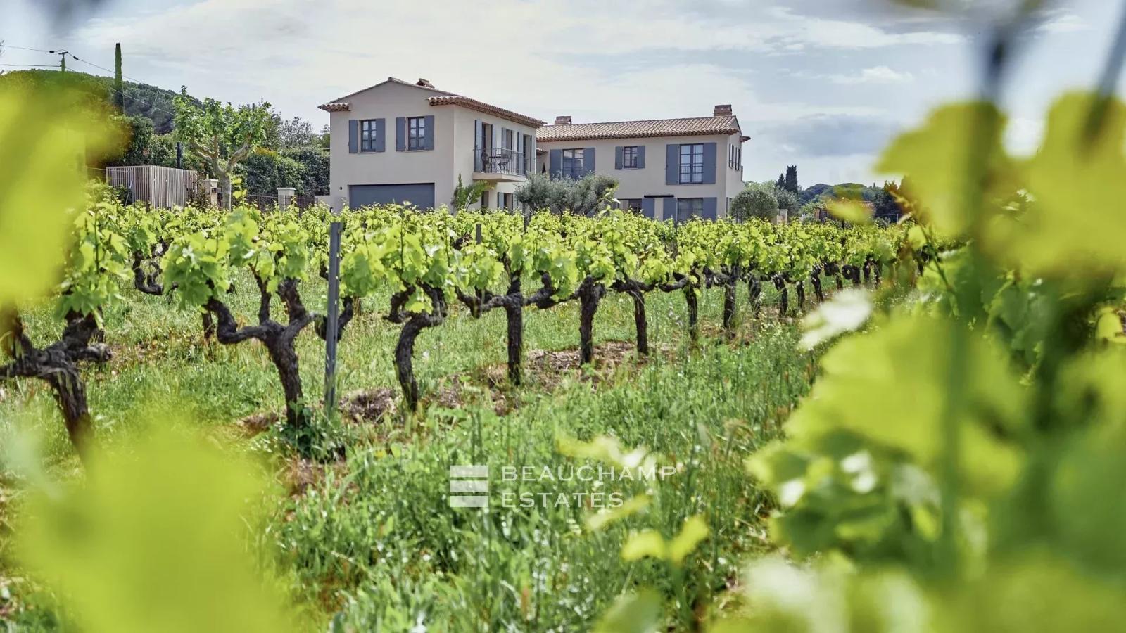 Prestigieuse villa à pieds du centre de Saint-Tropez, entourée de vignes