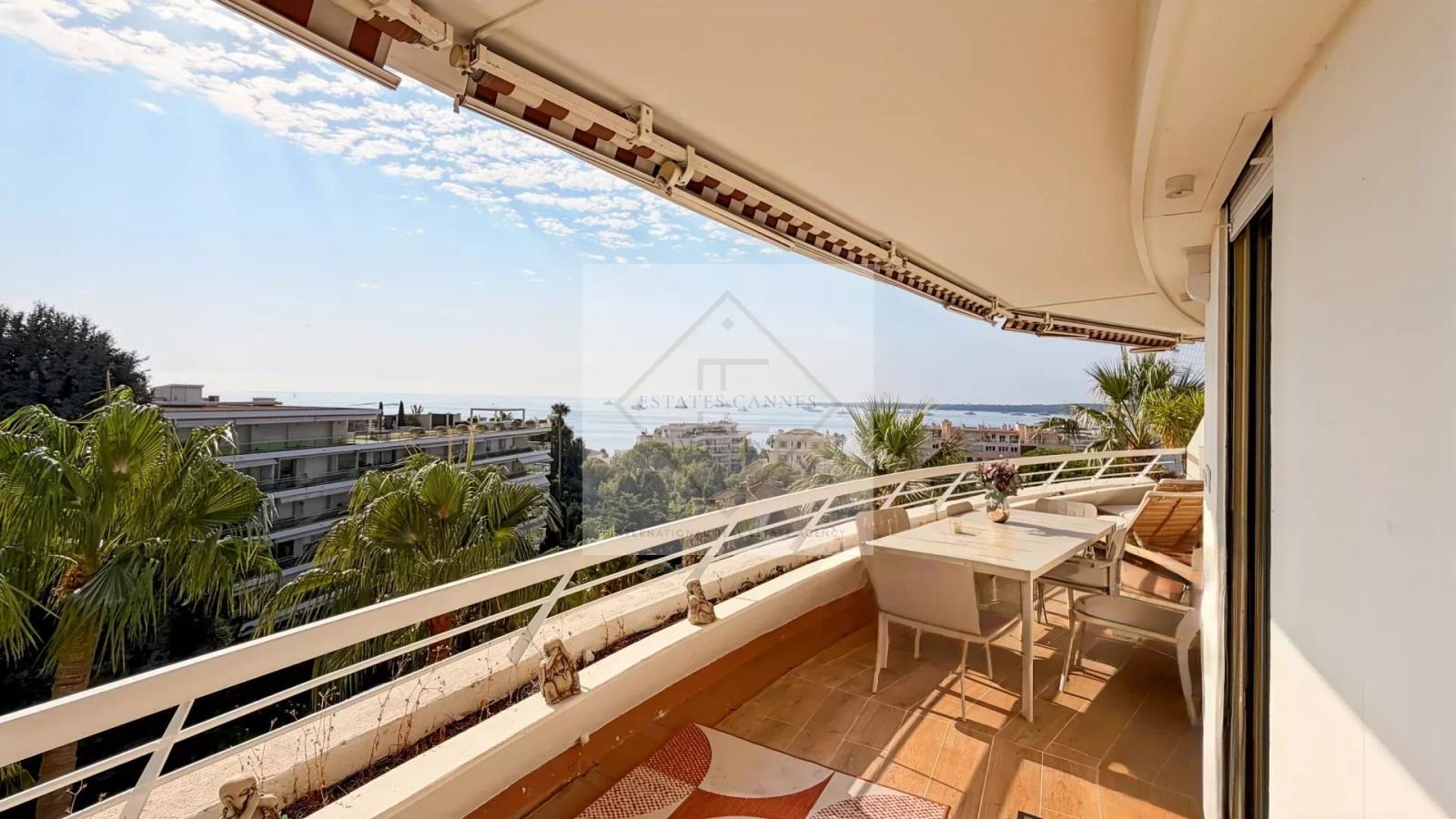 APPARTEMENT 3 PIÈCES RÉNOVÉ – MOURE ROUGE – VUE MER PANORAMIQUE