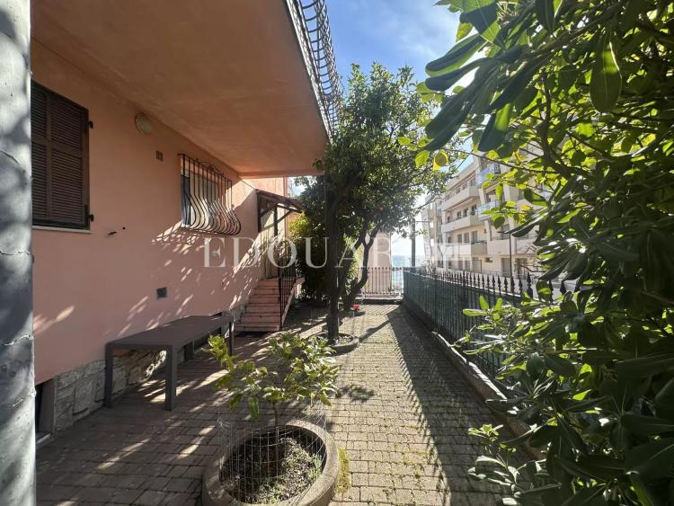 Trois pièces à vendre avec grande terrasse, au cœur du splendide quartier résidentiel de Garavan, exclusivité