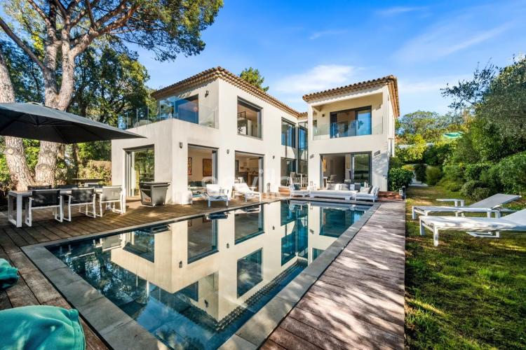 Villa contemporaine dans un secteur prisé proche plages