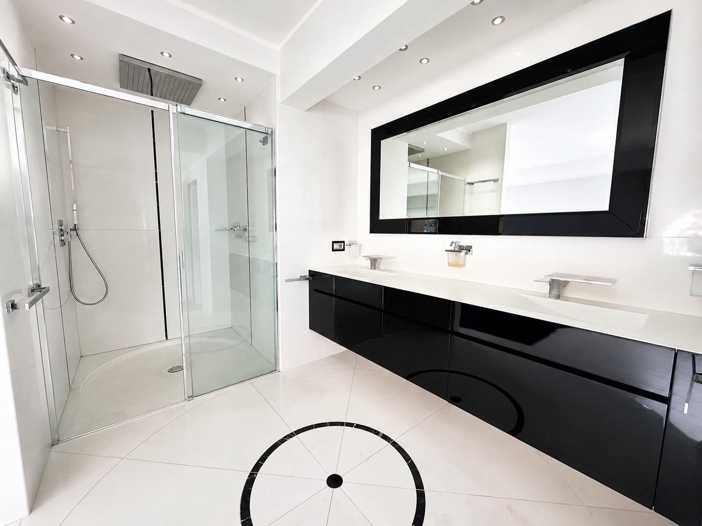 Parc Saint Roman – Duplex en dernier étage, trois chambres et vue mer