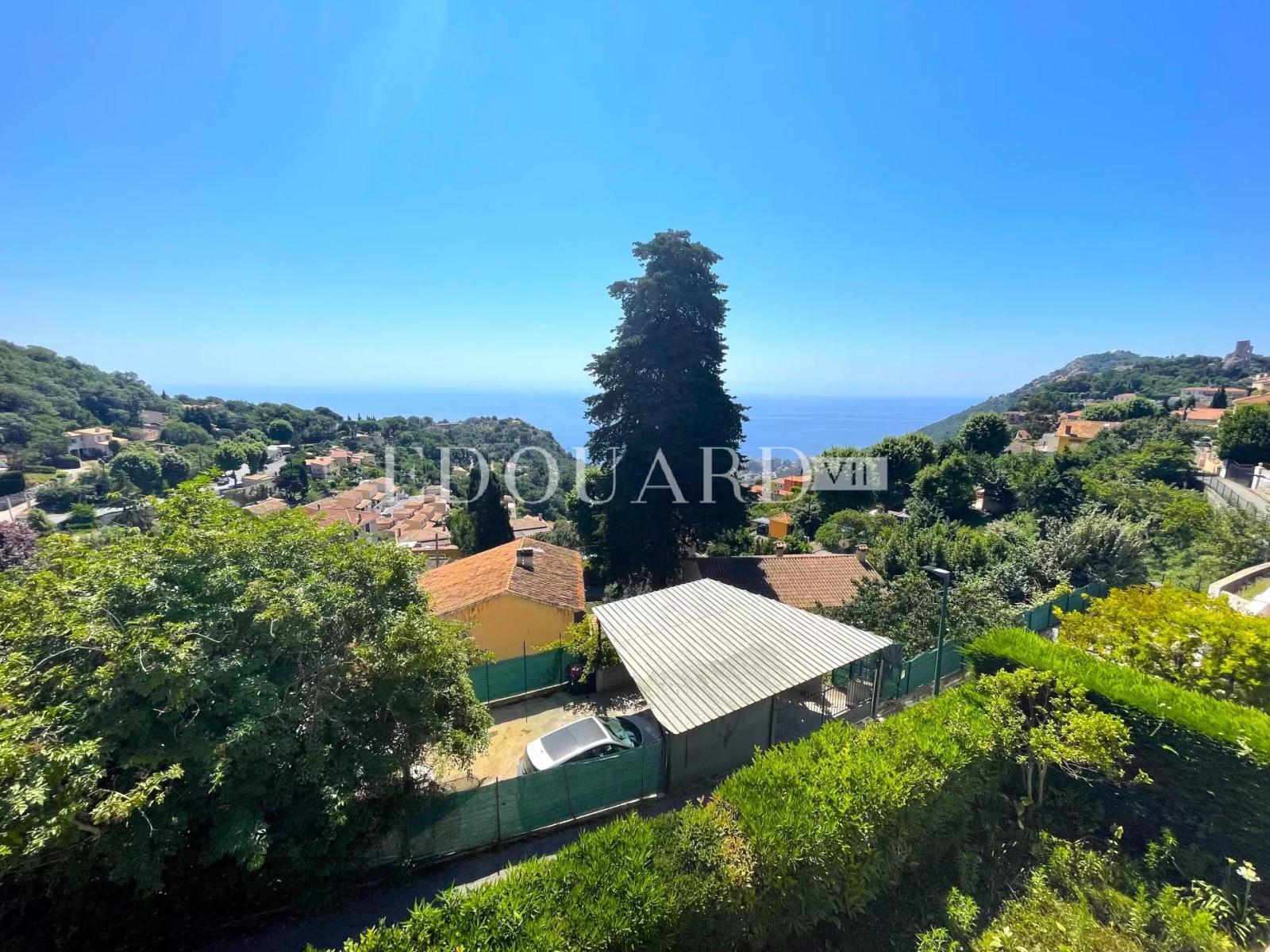 Villa à vendre avec belle vue panoramique sur la mer, grand jardin et deux parkings