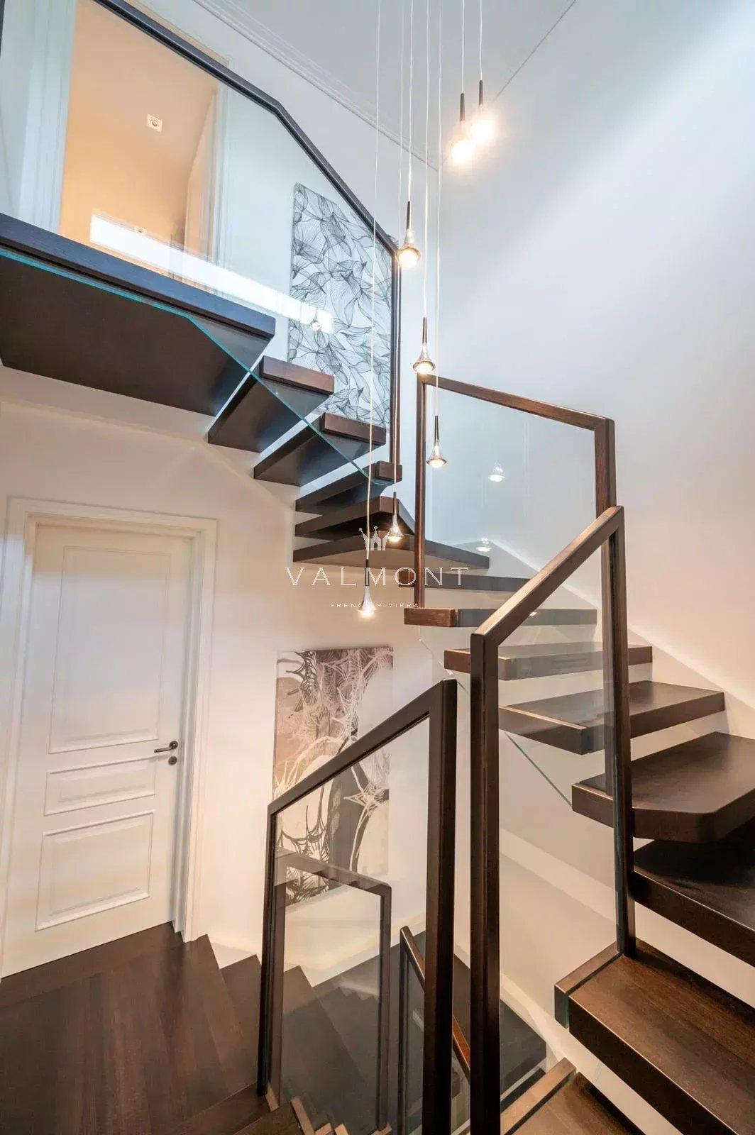 VILLA MODERNE AVEC VUE IMPRENABLE SUR LA MER