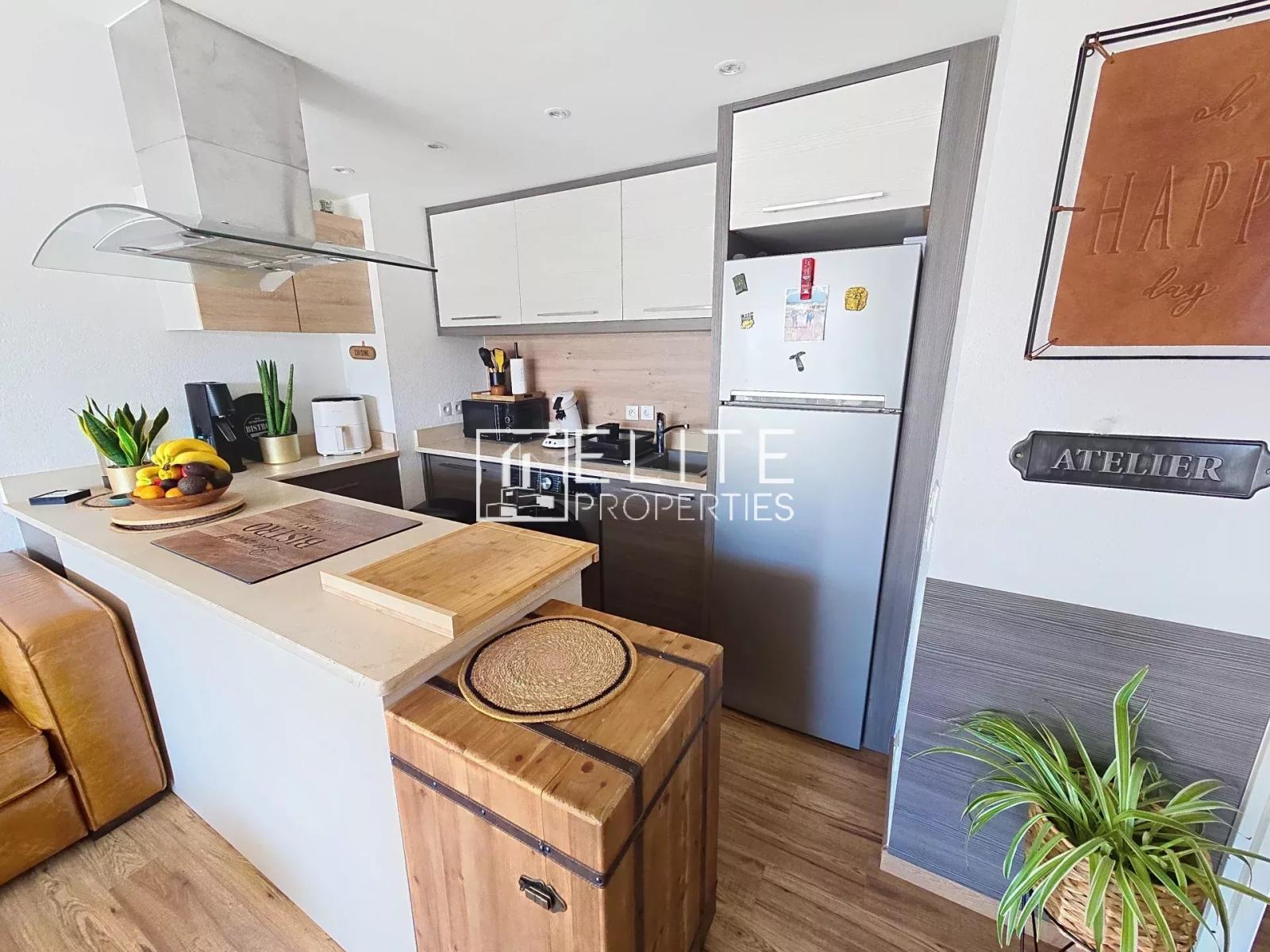 APPARTEMENT 2 PIECES 42m² + PARKING LA ROQUETTE