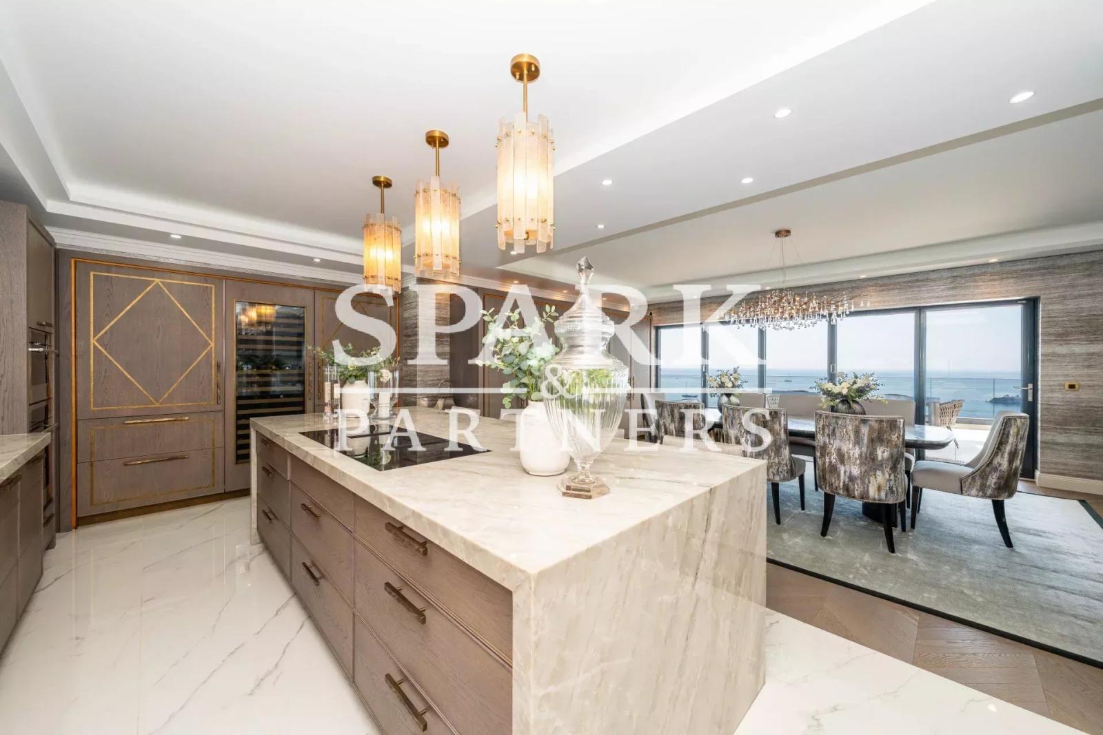 Roquebrune-Cap-Martin - Penthouse d'exception à la frontière de Monaco – Vue mer panoramique