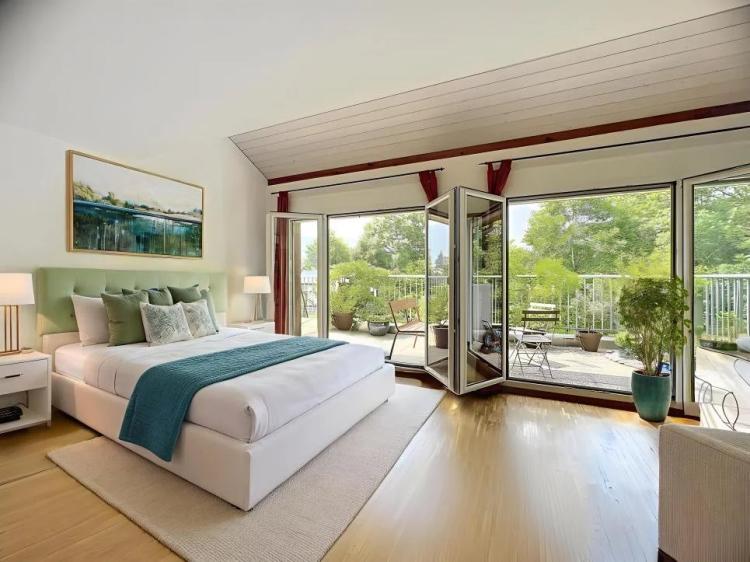 Superbe attique traversant avec mezzanine et terrasse plein sud à Troinex