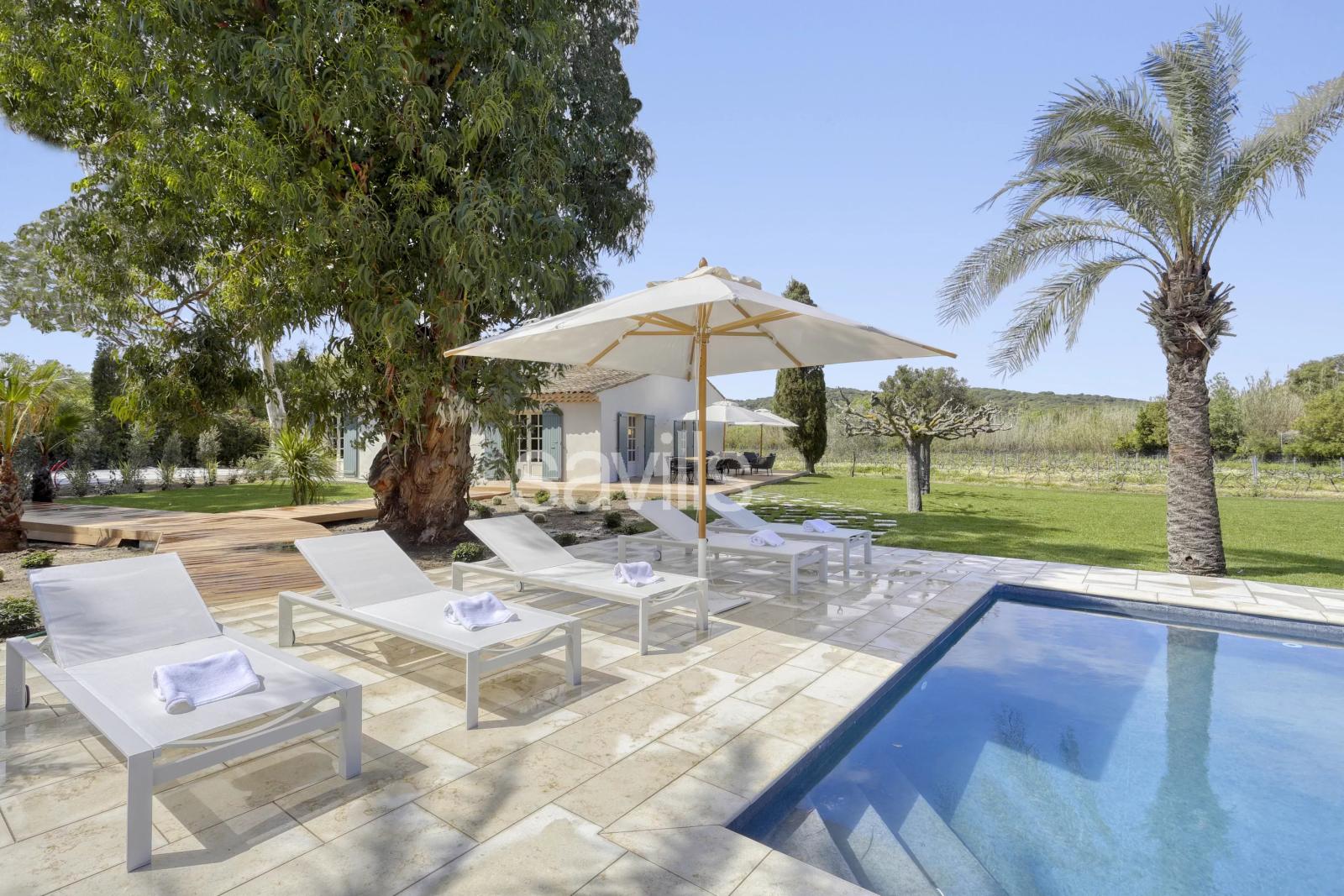 Élégante villa de plain pied au cœur des vignes, à quelques pas de la Plage de Pampelonne
