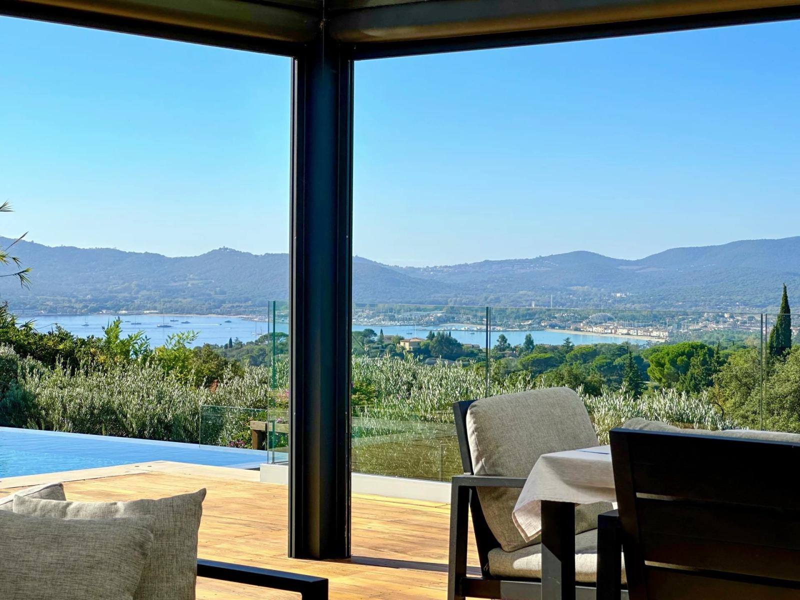 Villa vue mer à vendre à Beauvallon Bartole