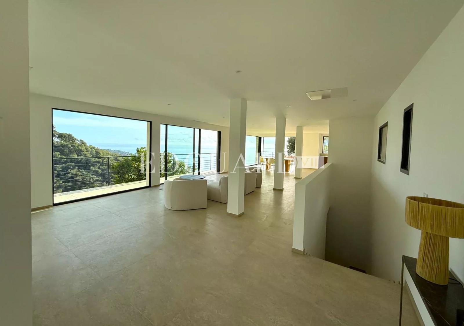 Superbe villa neuve avec piscine chauffée et vue mer exceptionnelle, proche de la Principauté de Monaco