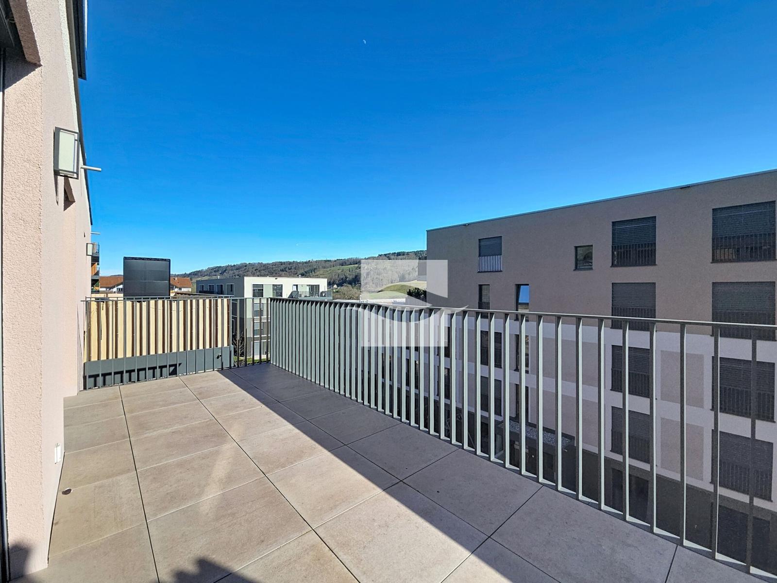 Bel appartement neuf avec deux balcons