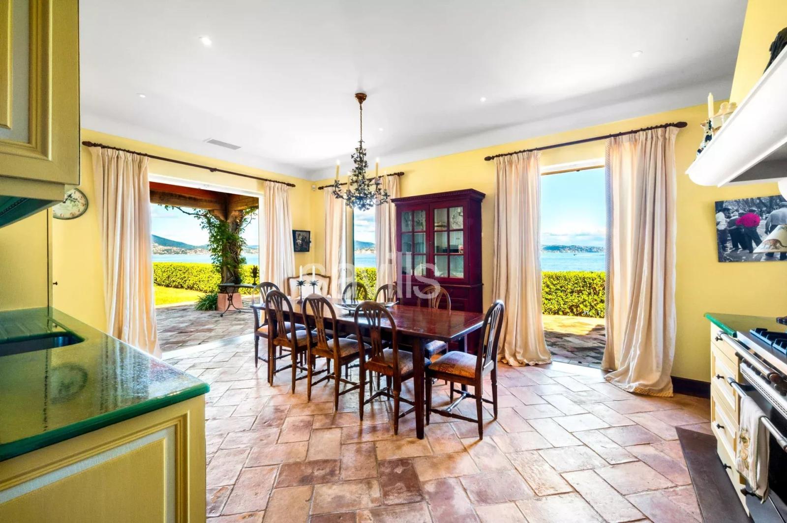 Saint-Tropez - Rare à la vente - Propriété en FRONT DE MER