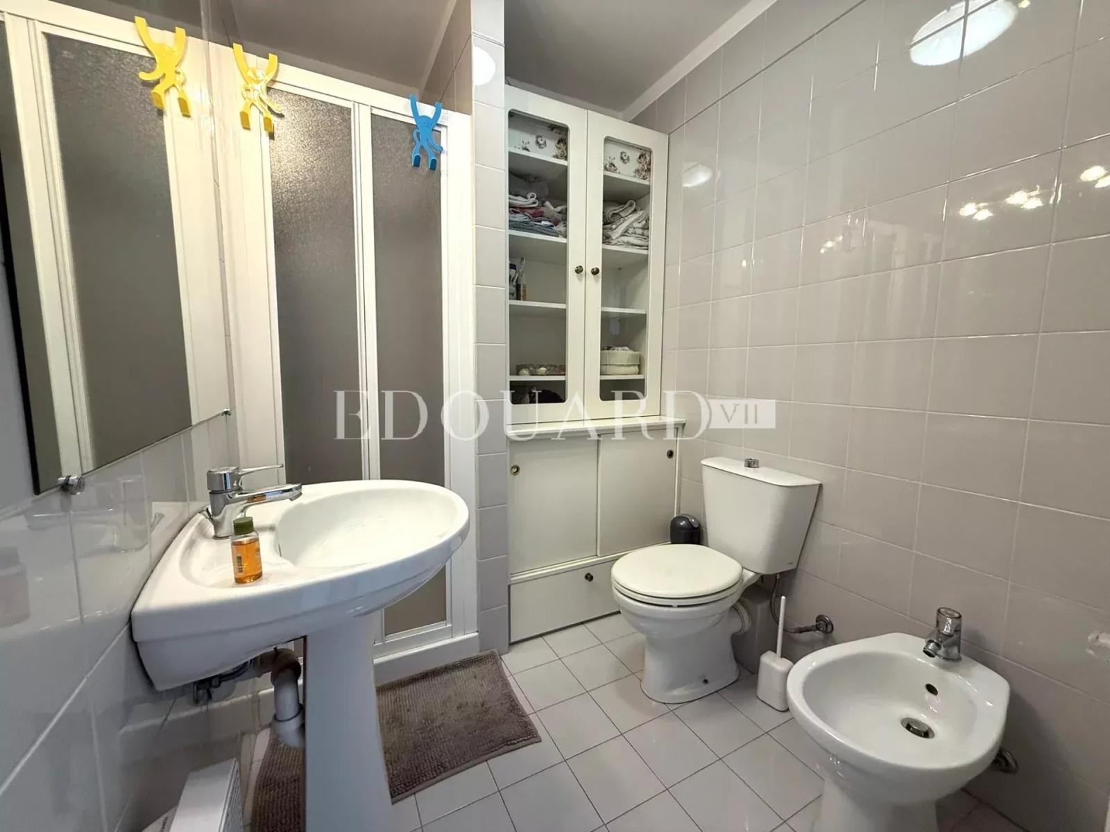 En exclusivité deux pièces avec terrasse et belle vue mer, sur la commune de Roquebrune Cap Martin