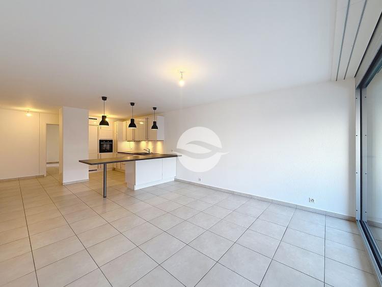 Appartement spacieux, traversant et lumineux de 5 pièces, 3 chambres! 