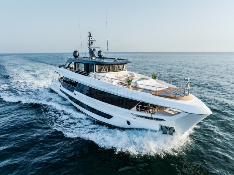 Gulf craft Majesty 100 terrace-img1