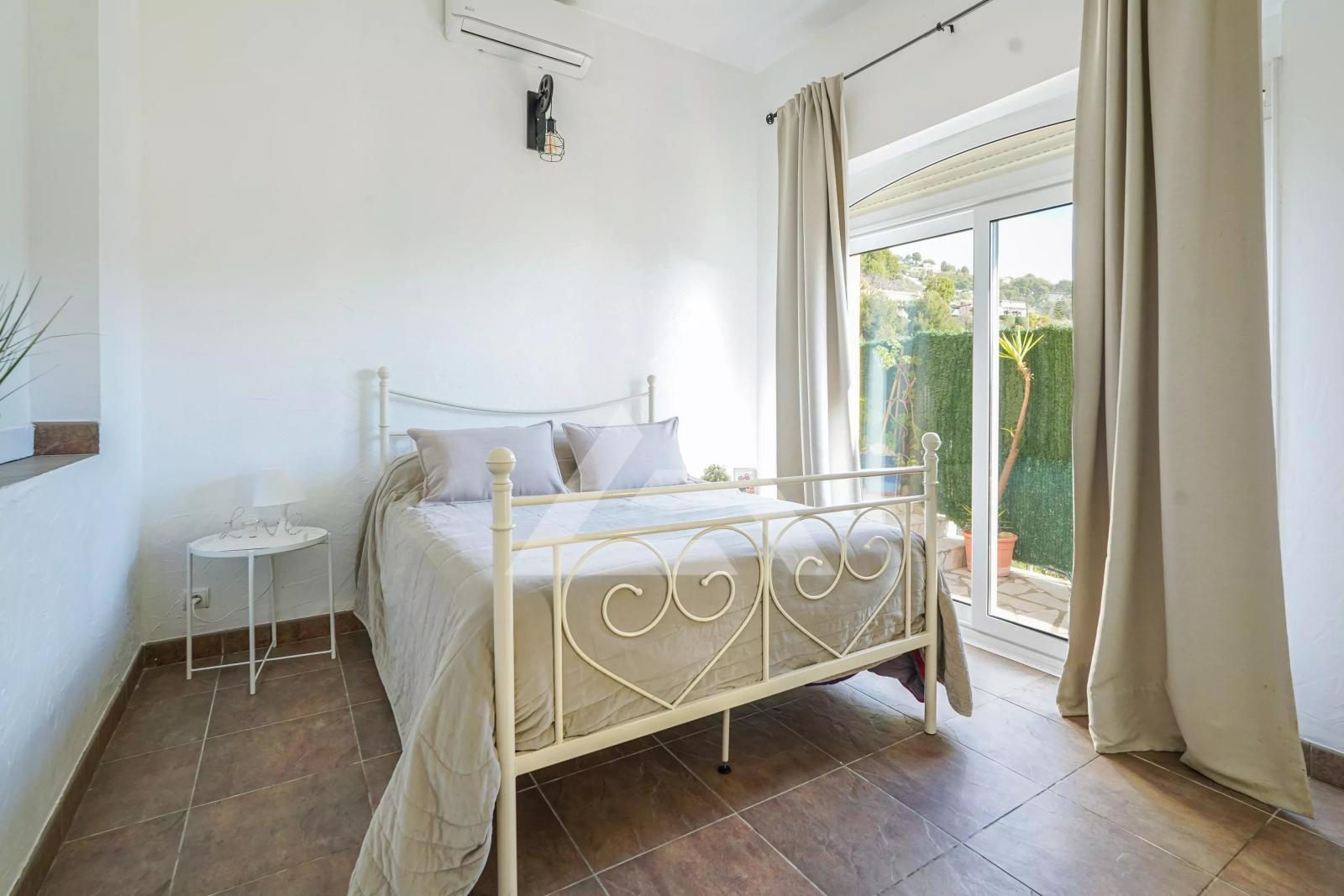 SAINT LAURENT D'ÈZE - VILLA - PROCHE MONACO