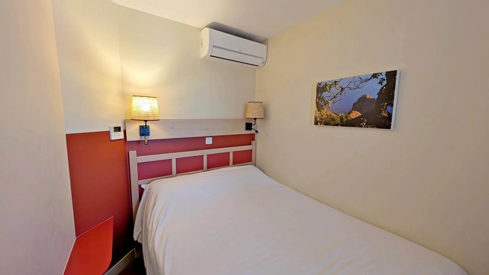 A VENDRE AGAY CAP ESTEREL LE VILLAGE 2 PIECES VUE MER. PARKING