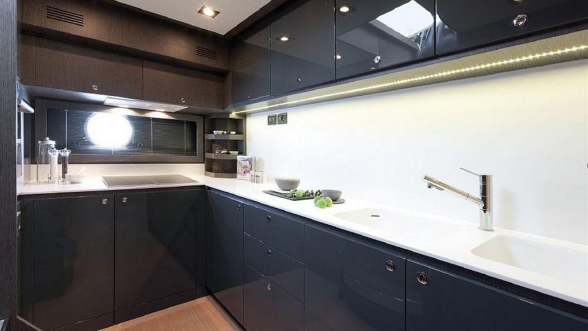 Z7I1A_riva-86-domino-kitchen.jpg