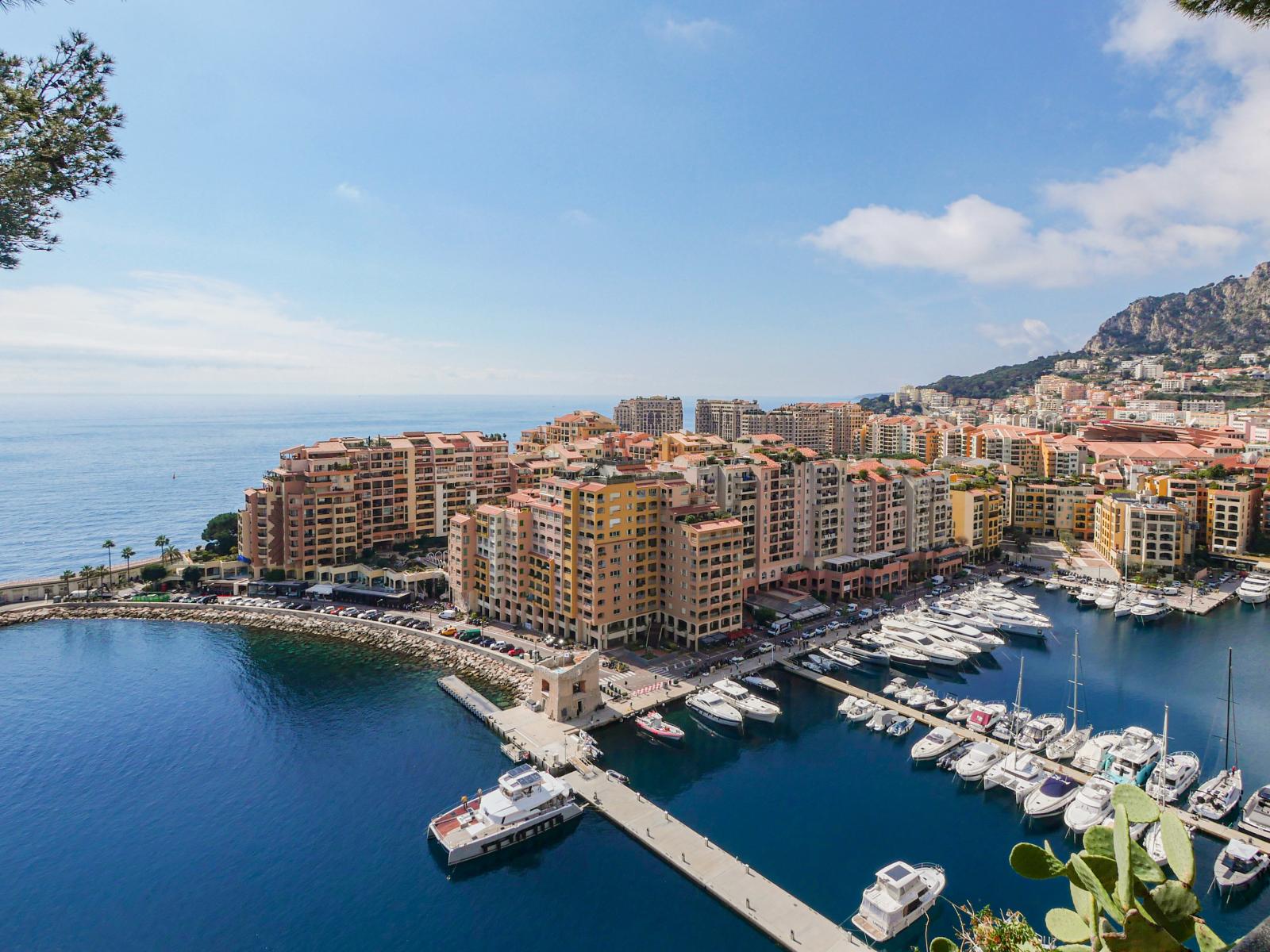 FONTVIEILLE - BEL EMPLACEMENT PARKING