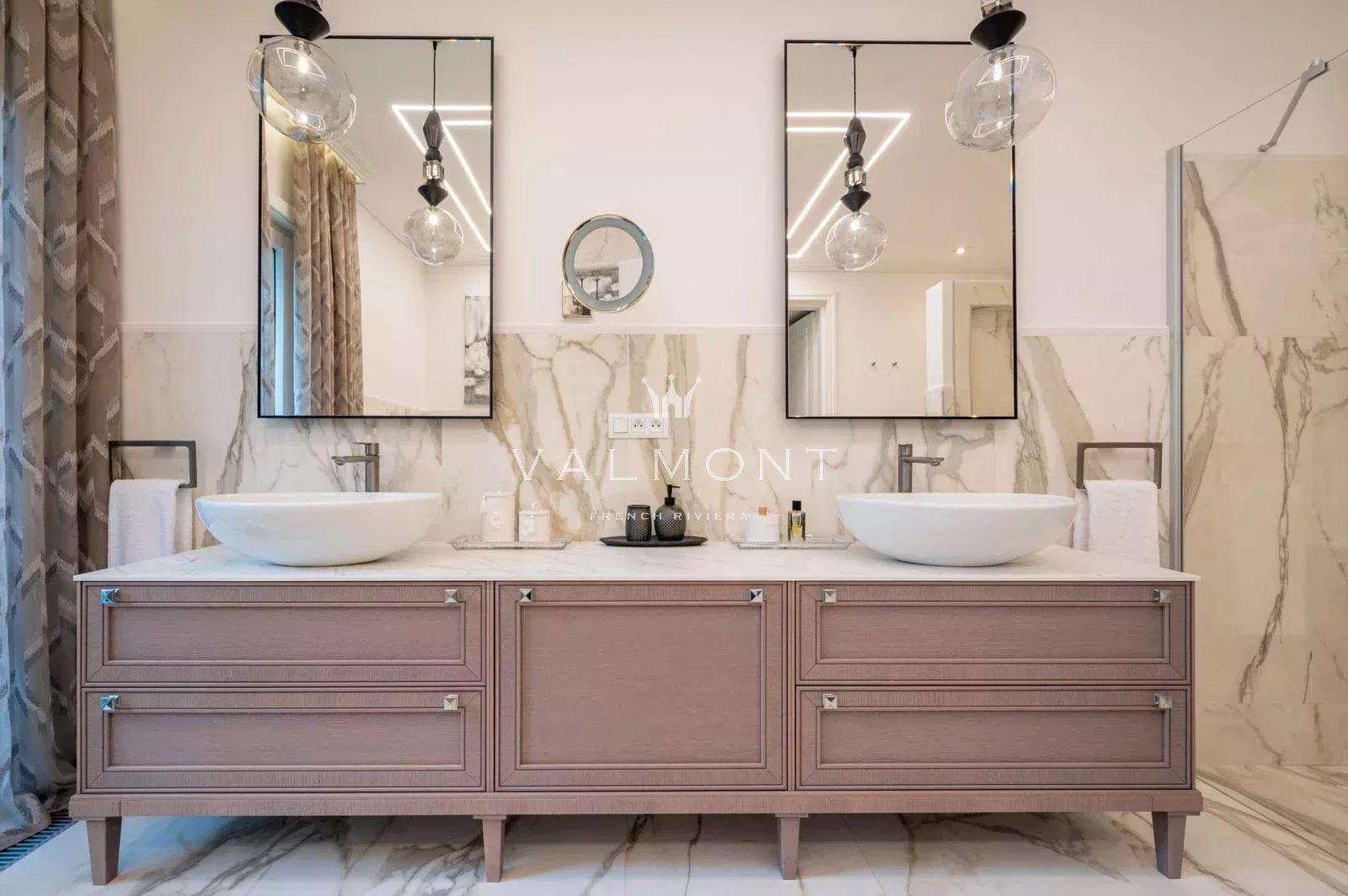 VILLA MODERNE AVEC VUE IMPRENABLE SUR LA MER