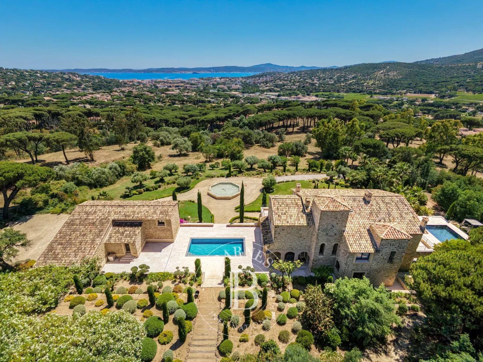 LOCATION SAISONNIÈRE - SAINTE-MAXIME - PROPRIÉTÉ D'EXCEPTION