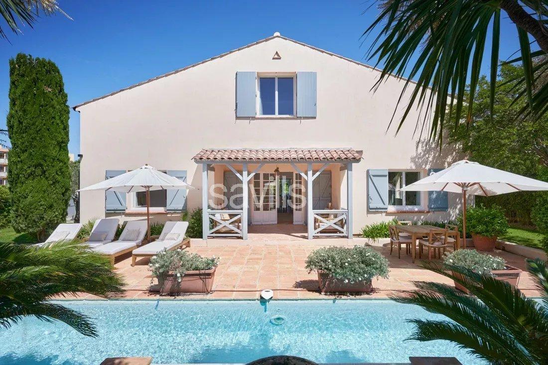 Villa avec piscine dans le centre du village de Saint-Tropez
