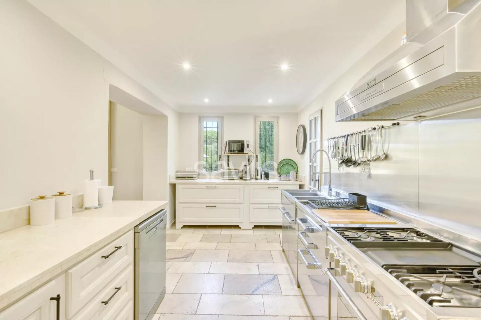 Villa parfaite pour se retrouver en famille : 7 chambres, jardin, piscine, plage à pied