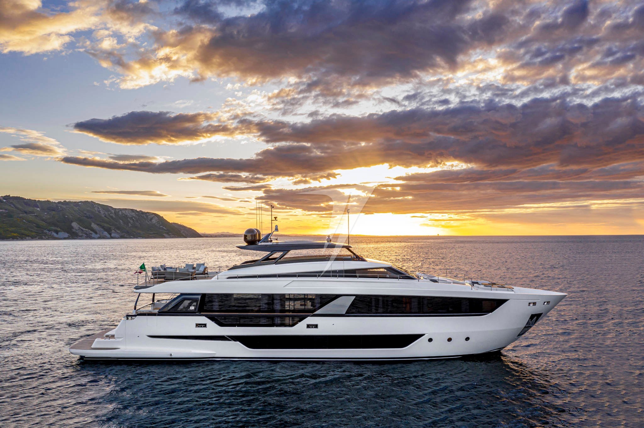 Ferretti yachts 1000-img1