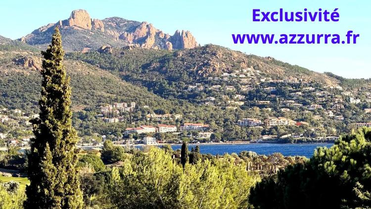 AGAY CAP ESTEREL LE HAMEAU coquet studio cabine vue mer. Parking