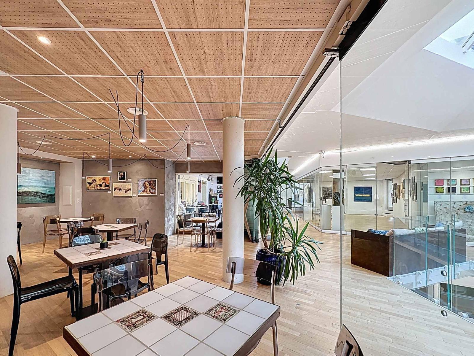 Magnifique arcade de 78 m2 à louer à l'hypercentre de Neuchâtel