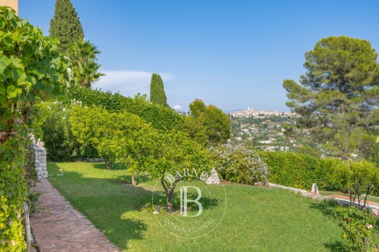 La Colle-sur-Loup – Villa de charme à pied du village avec vue panoramique sur la mer et Saint-Paul-de-Vence