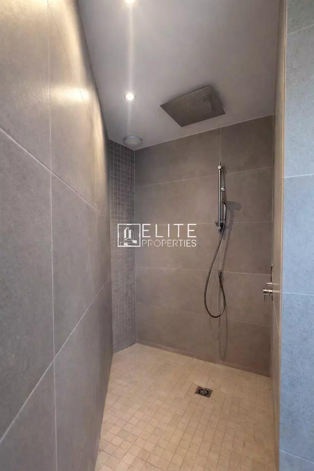 EXEPTIONNEL APPARTEMENT T5 en DUPLEX 109m² + TOIT TERRASSE de 75m² à VALLAURIS avec Garage.